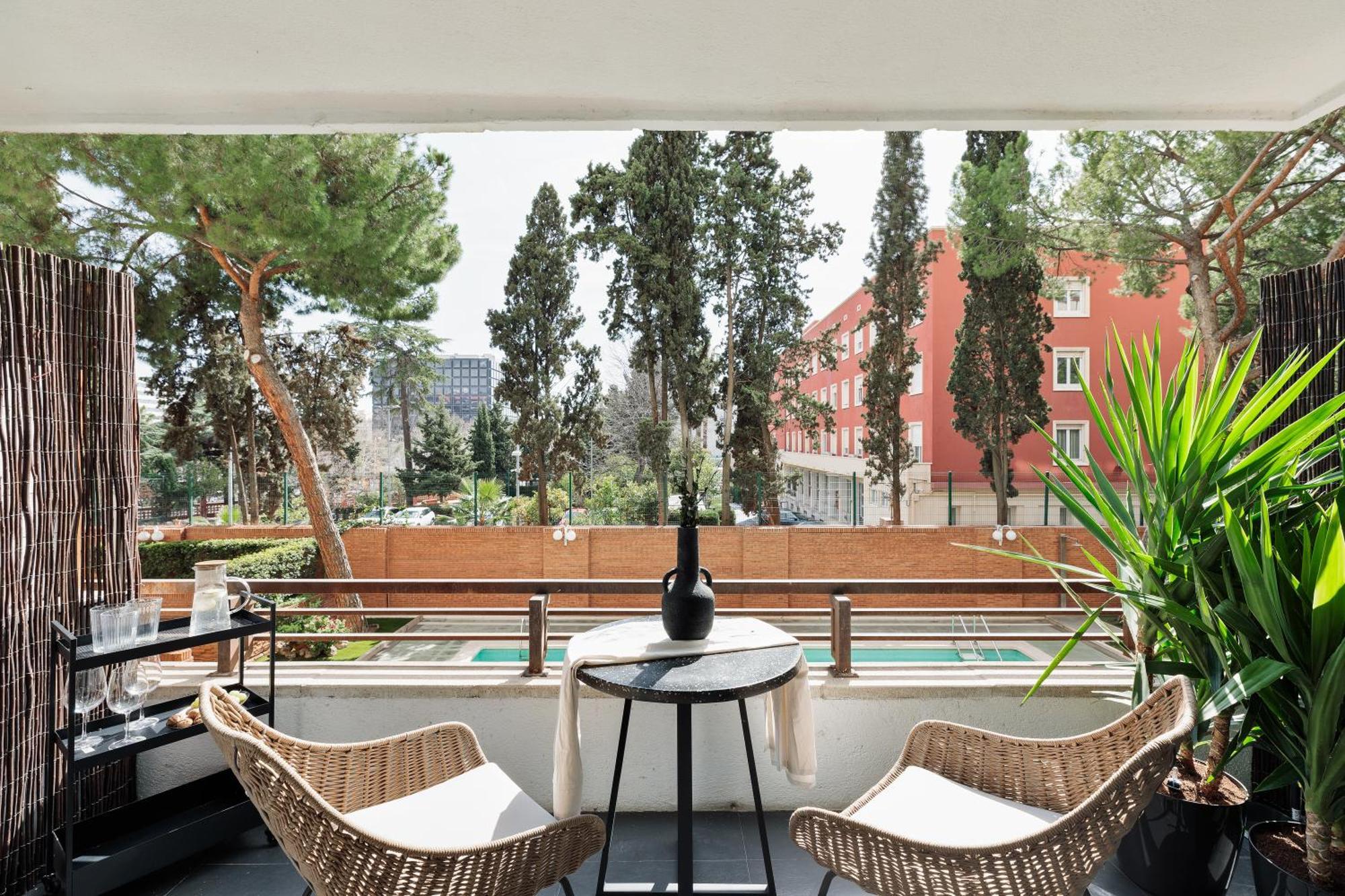 Aiguablava - 1 Bedroom And Pool In Pedralbes Apartment Barcelona